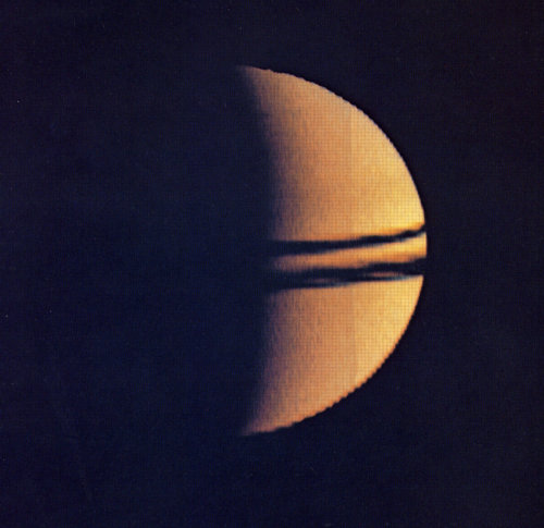 Pioneer 11 looks back on Saturn